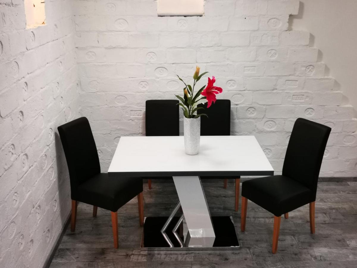 Luxury Basement In The Surrounding Of Budapest Apartment โมจเยอโรด ภายนอก รูปภาพ