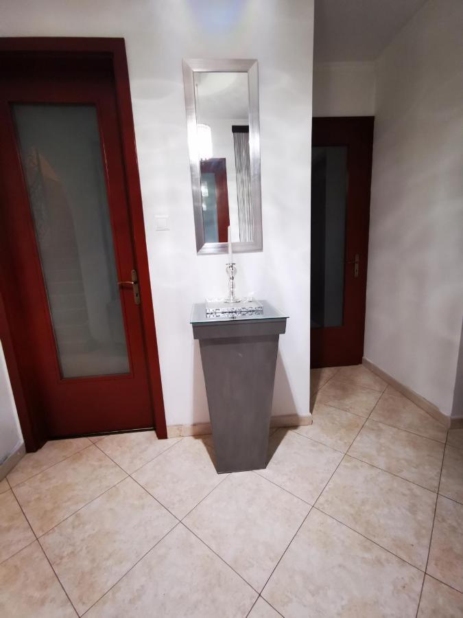 Luxury Basement In The Surrounding Of Budapest Apartment โมจเยอโรด ภายนอก รูปภาพ